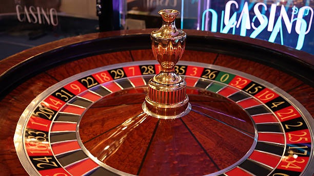 fin4d toto live casino tables and esports tournament brackets displayed on mobile